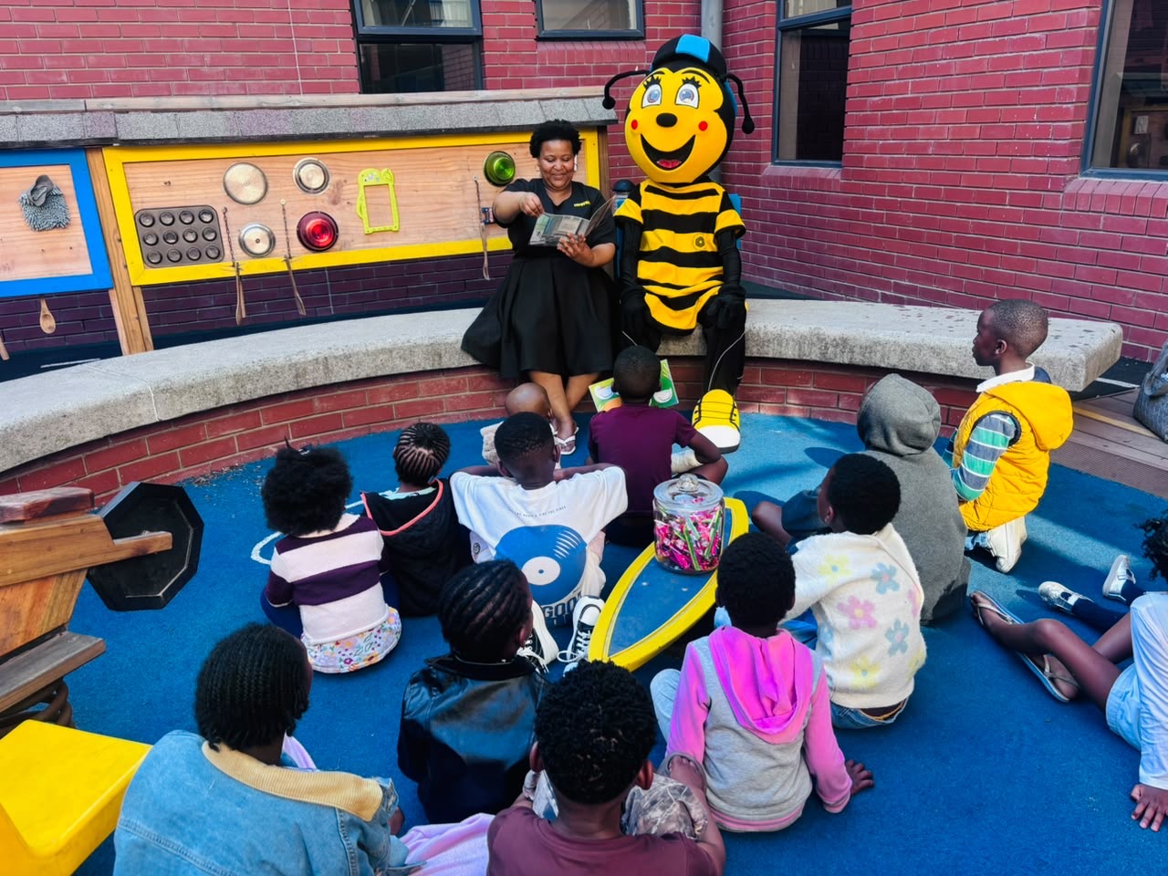 Storyteller-Olwethu-Mduma-from-Isivivana-Library-hosts-a-storytelling-session-wi.jpeg (1)